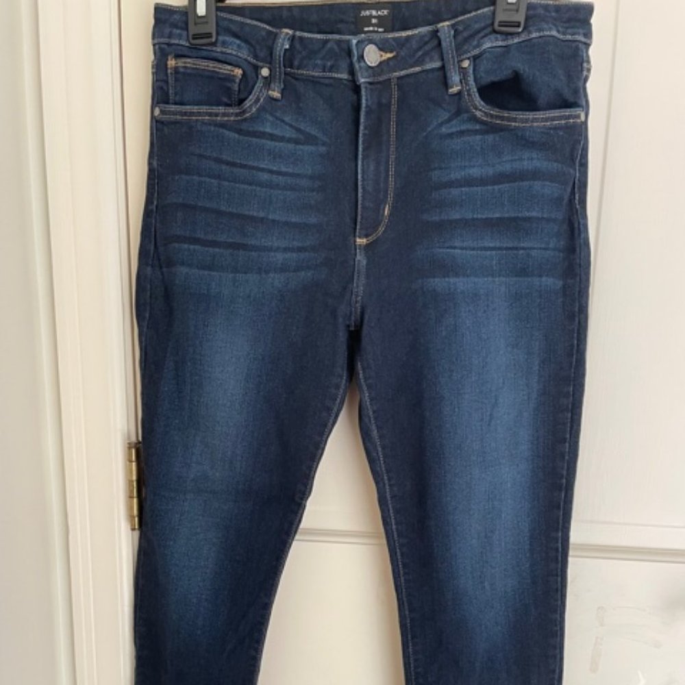 Just Black size 31 frayed ankle skinny jeans